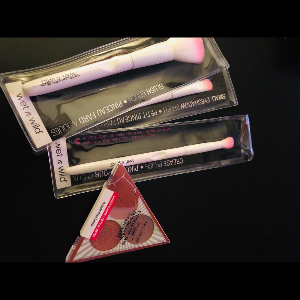Makeup brushes and Pallete 5/$20 SALE